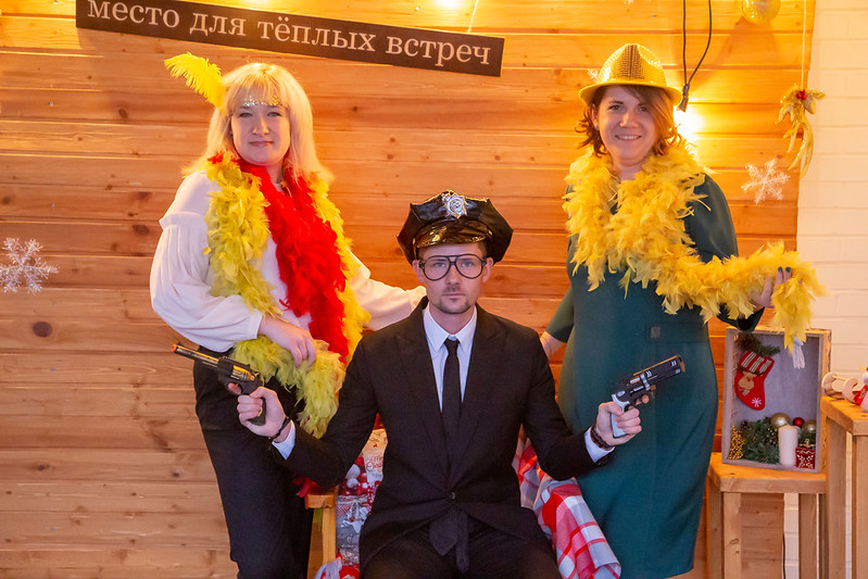 Новогоднее украшение зала для корпоратива в Санкт-Петербурге